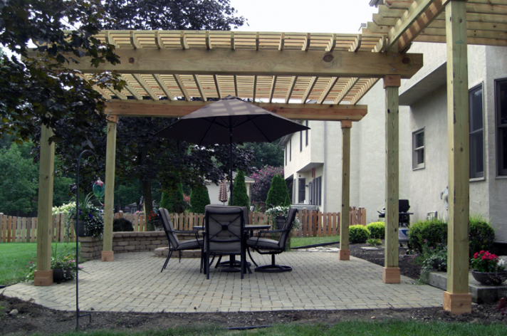 Suncraft Design Build custom cedar pergola with vertical privacy screen Columbus Ohio